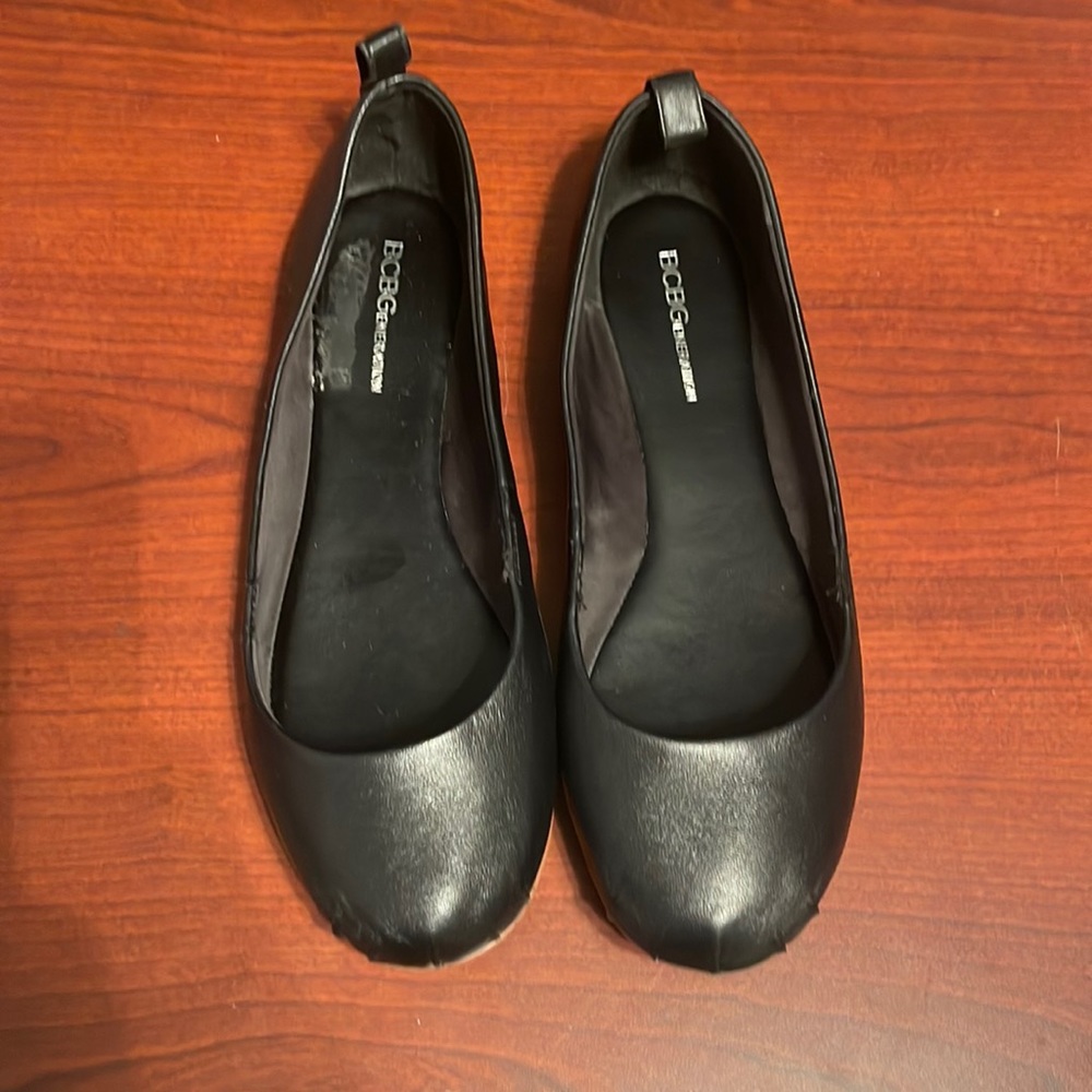 BCBG FLATS BLACK LEATHER GOOD CONDITIOn